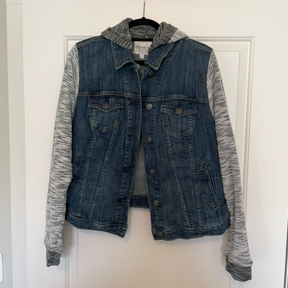 TORRID KNITTED SWEATER & JEAN JACKET W/ HOOD SIZE 2